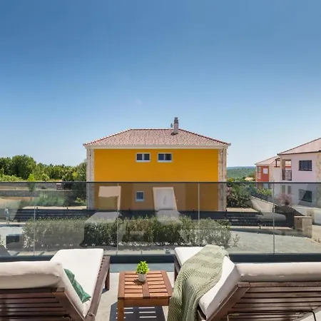 Villa Viktoria By Guide