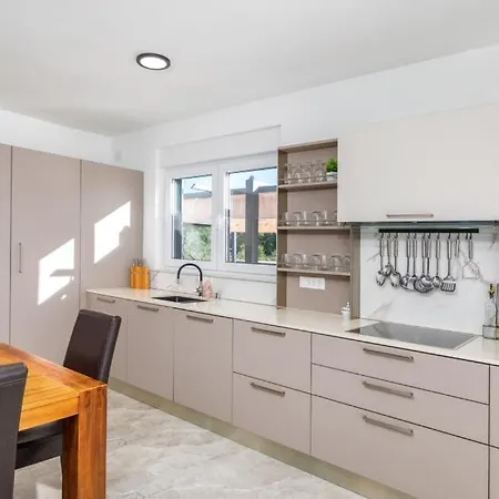 Viktoria By Guide * Krnica