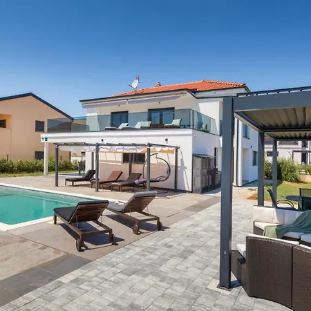 Villa Viktoria By Guide
